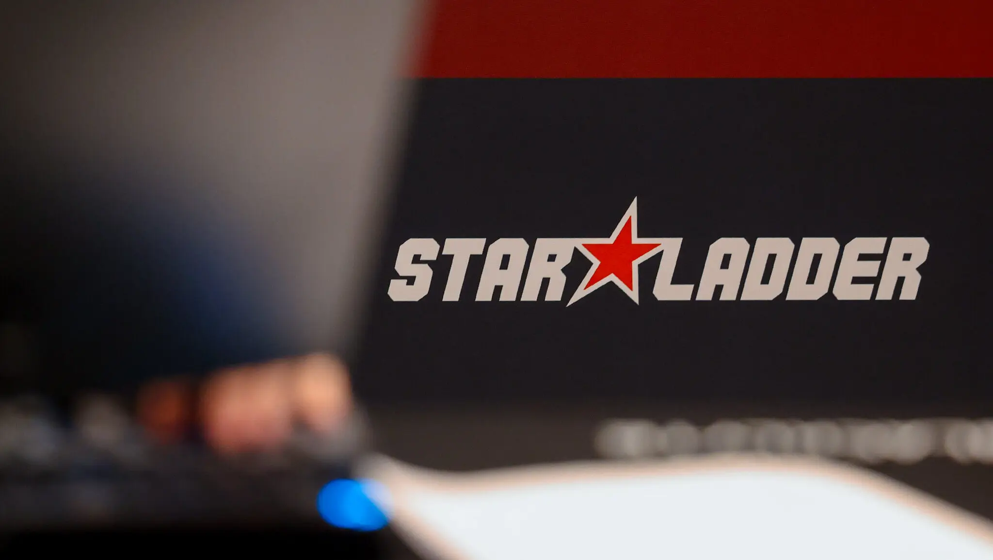 Логотип StarLadder.